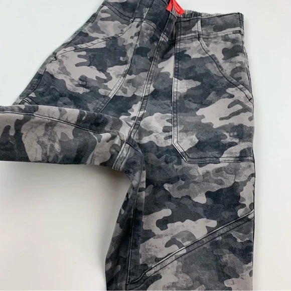 SPANX Gray Camo Jogger Pants XS - Picture 5 of 12